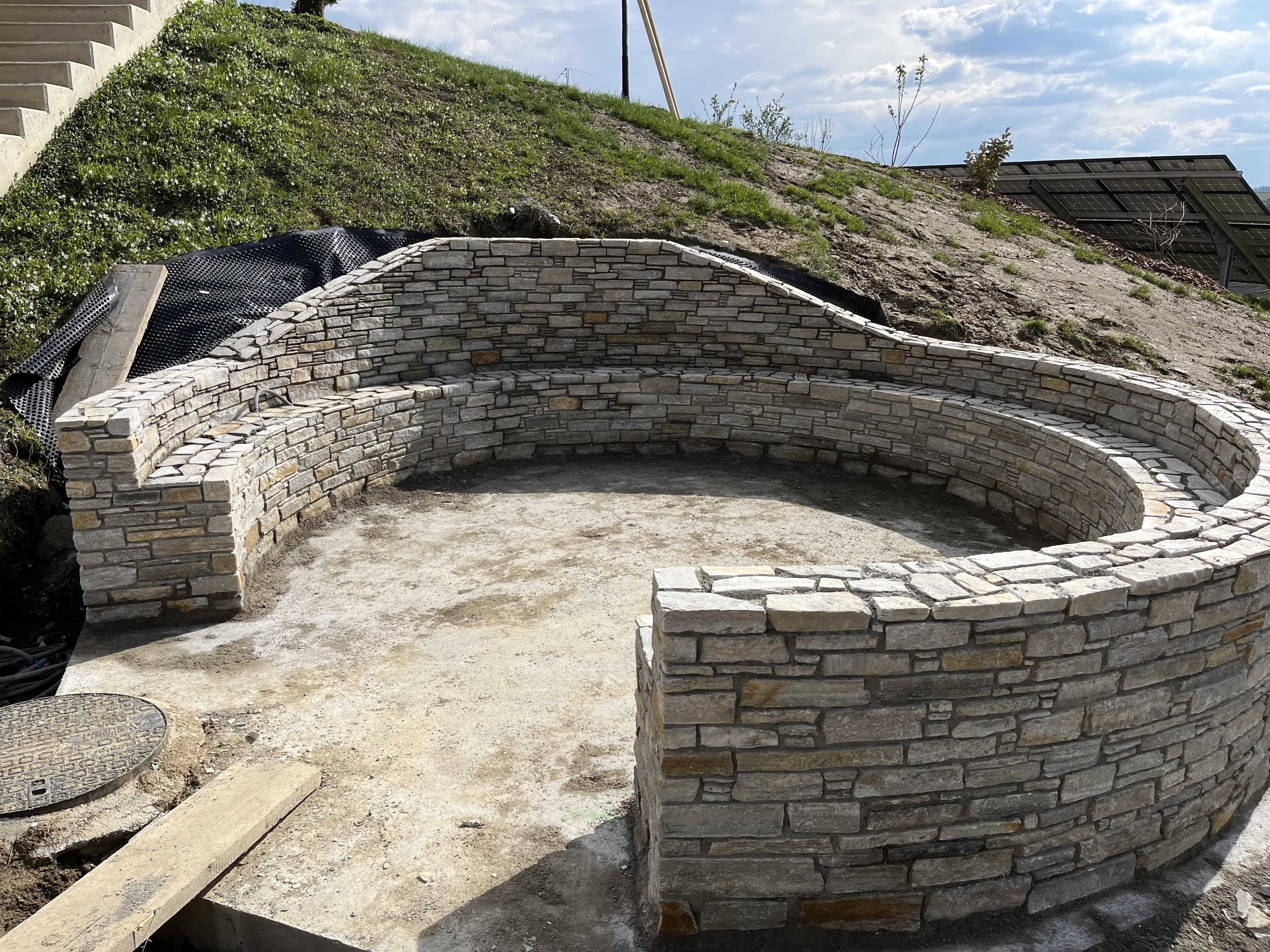 Errichtung einer Natursteinmauer